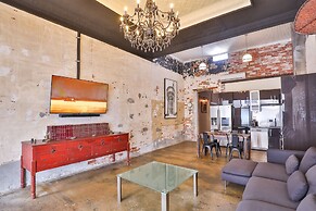 Indulge Apartments - Eighth Street