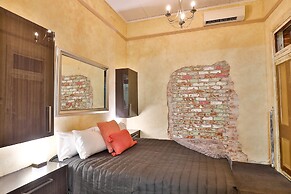 Indulge Apartments - Eighth Street