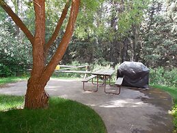 Snake River Cabin Village
