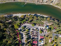 Snake River Cabin Village