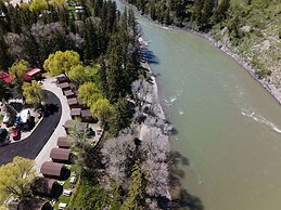 Snake River Cabin Village