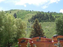 Snake River Cabin Village