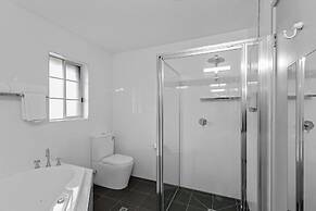 Sapphire Waters Motor Inn