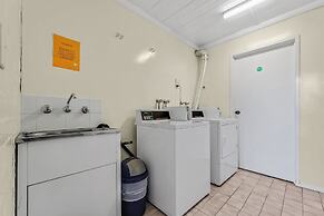 Sapphire Waters Motor Inn