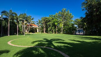 Crowne Plaza Resort Sanya Bay by IHG