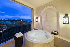 Crowne Plaza Resort Sanya Bay by IHG