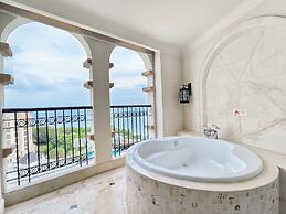 Crowne Plaza Resort Sanya Bay by IHG