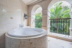 Crowne Plaza Resort Sanya Bay by IHG