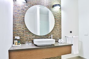 Indulge Apartments - Ontario