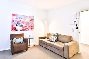 Indulge Apartments - Ontario