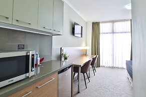 Indulge Apartments - Ontario