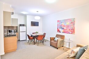 Indulge Apartments - Ontario