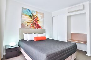 Indulge Apartments - Ontario