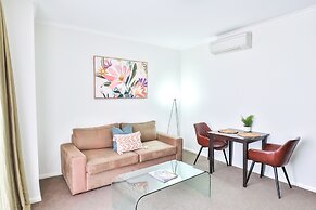 Indulge Apartments - Ontario