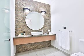 Indulge Apartments - Ontario