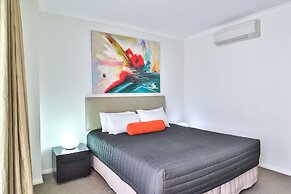 Indulge Apartments - Ontario