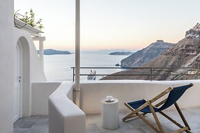 Porto Fira Suites