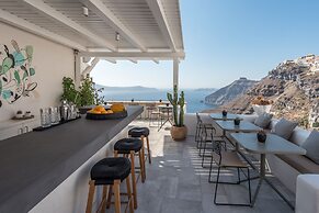 Porto Fira Suites