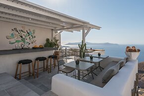 Porto Fira Suites