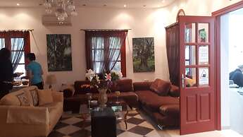 Annita's Village Hotel