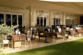 Caribbean Club Luxury Condo Hotel