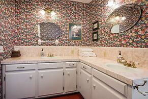 Kaleidoscope Inn & Gardens