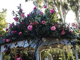 Kaleidoscope Inn & Gardens