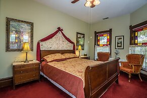 Kaleidoscope Inn & Gardens