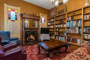 Kaleidoscope Inn & Gardens