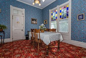 Kaleidoscope Inn & Gardens