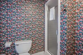 Kaleidoscope Inn & Gardens