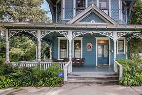 Kaleidoscope Inn & Gardens