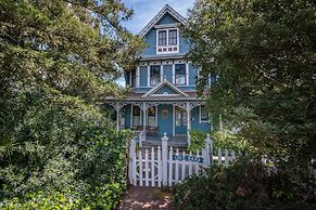 Kaleidoscope Inn & Gardens