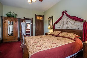 Kaleidoscope Inn & Gardens