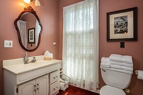 Kaleidoscope Inn & Gardens