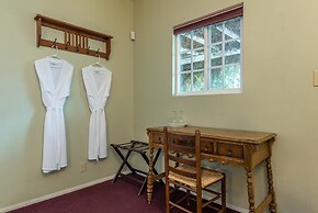 Kaleidoscope Inn & Gardens