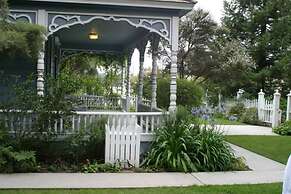 Kaleidoscope Inn & Gardens