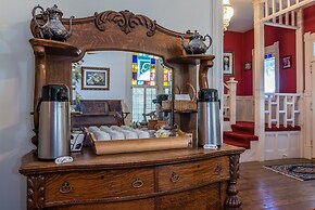 Kaleidoscope Inn & Gardens