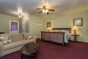 Kaleidoscope Inn & Gardens