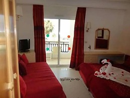 Palmyra Golden Beach Families and Couples