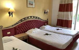 Palmyra Golden Beach Families and Couples