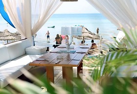 Palmyra Golden Beach Families and Couples