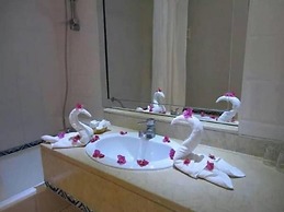 Palmyra Golden Beach Families and Couples