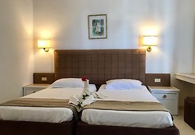 Palmyra Golden Beach Families and Couples