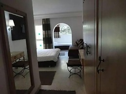 Palmyra Golden Beach Families and Couples