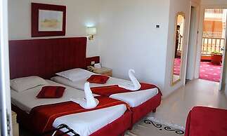 Palmyra Golden Beach Families and Couples