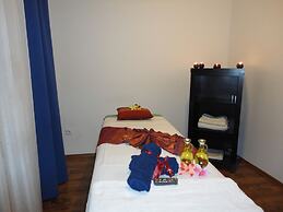 Melrose Apartments 2