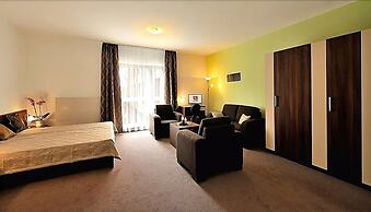 Melrose Apartments 2