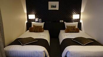 Hamilton Hotel Black