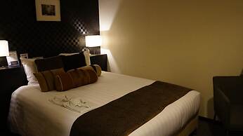 Hamilton Hotel Black